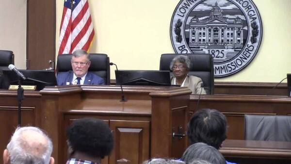 Movie: 5.a. REZ-2025-01 Lincy Hurtado in favor and Commissioner questions (267M)